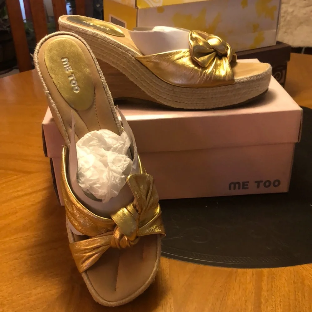 NIB Vintage Me Too Gold Wedge 10